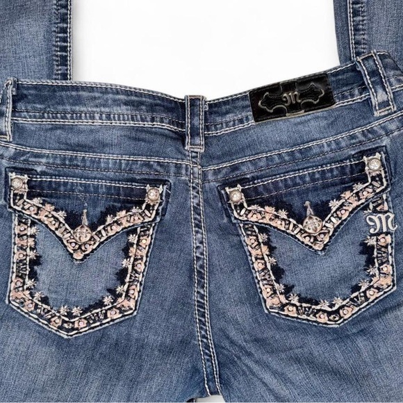 Miss Me Denim - Miss Me Blue Denim Embroidered Pocket jeans. Size 29
